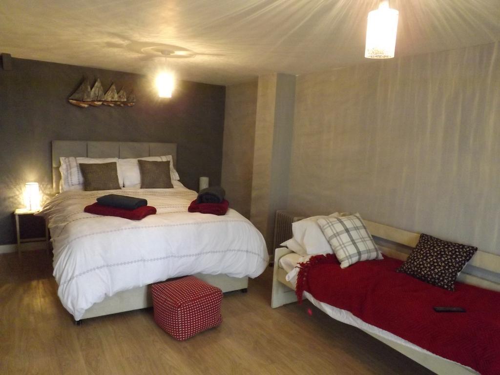 The Swallows Guest House Нью-Ки Экстерьер фото
