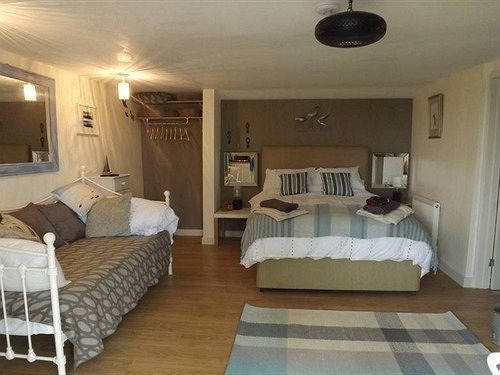 The Swallows Guest House Нью-Ки Экстерьер фото